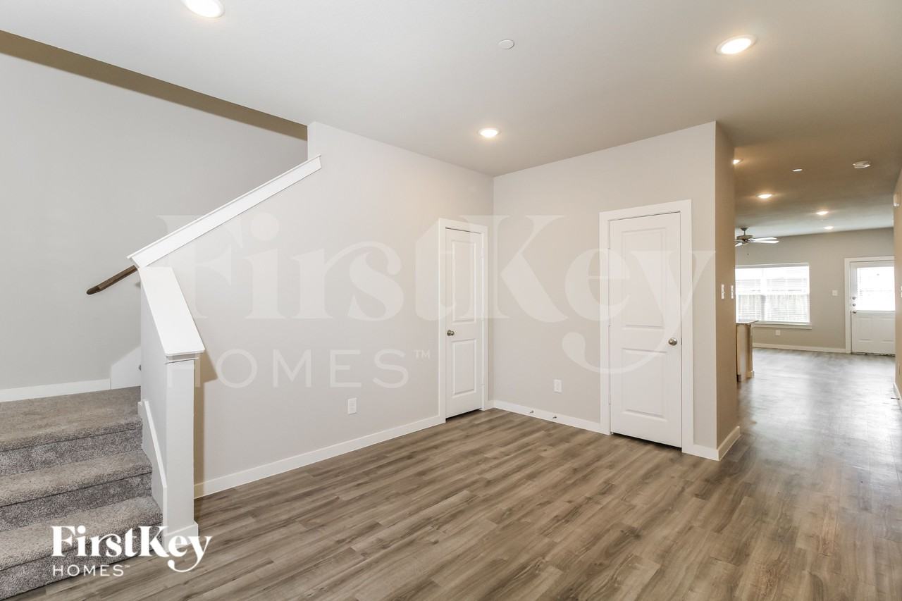 610 Ava Trl - Photo 3 of 16