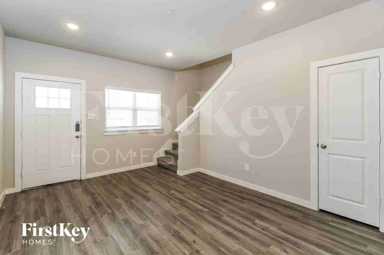 610 Ava Trl - Photo 4 of 16