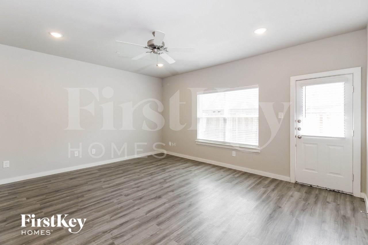 610 Ava Trl - Photo 5 of 16