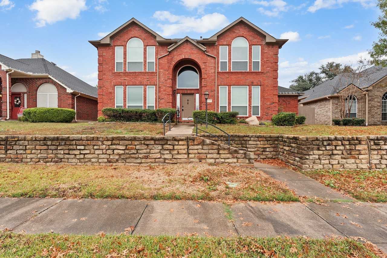 1226 Rivercrest Dr - Photo 2 of 26