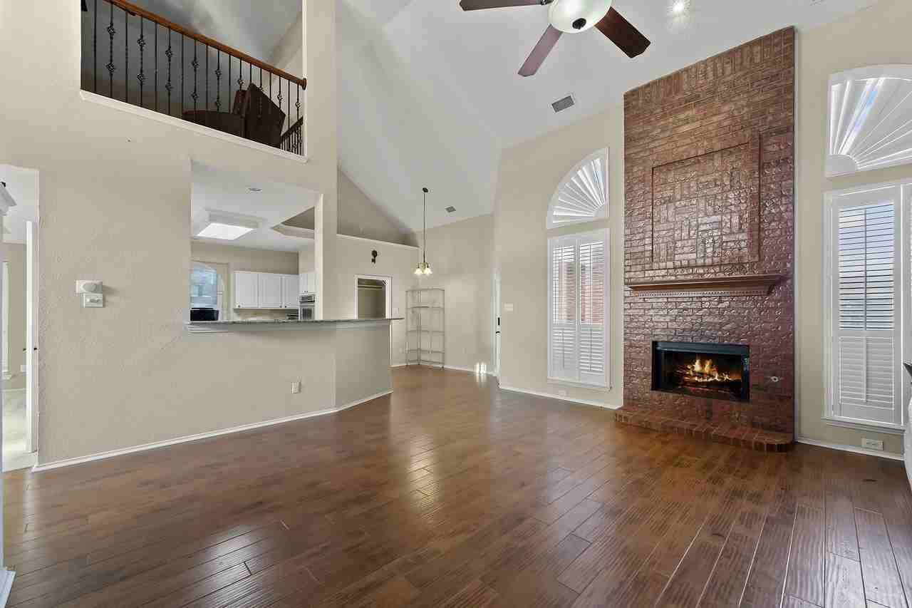1226 Rivercrest Dr - Photo 7 of 26