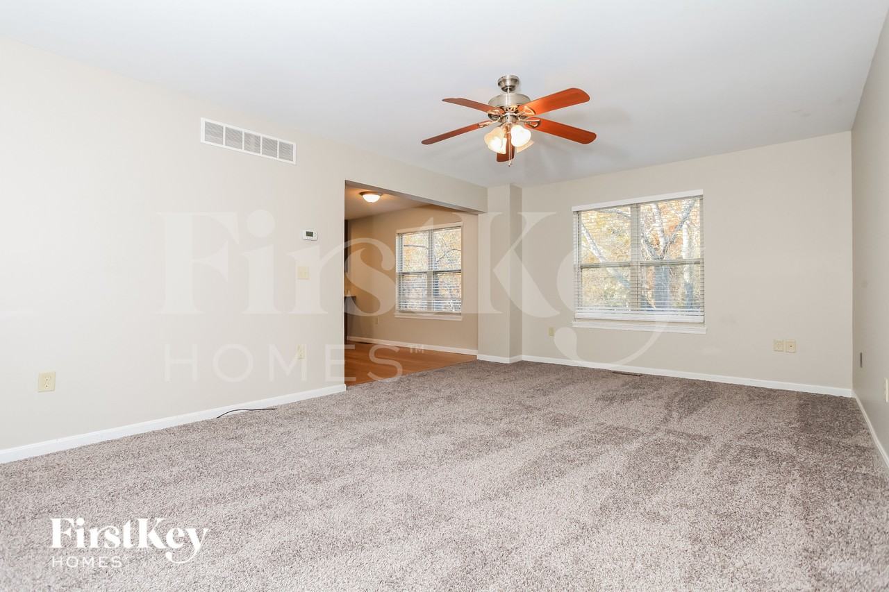 2724 Parkerridge Dr - Photo 3 of 15
