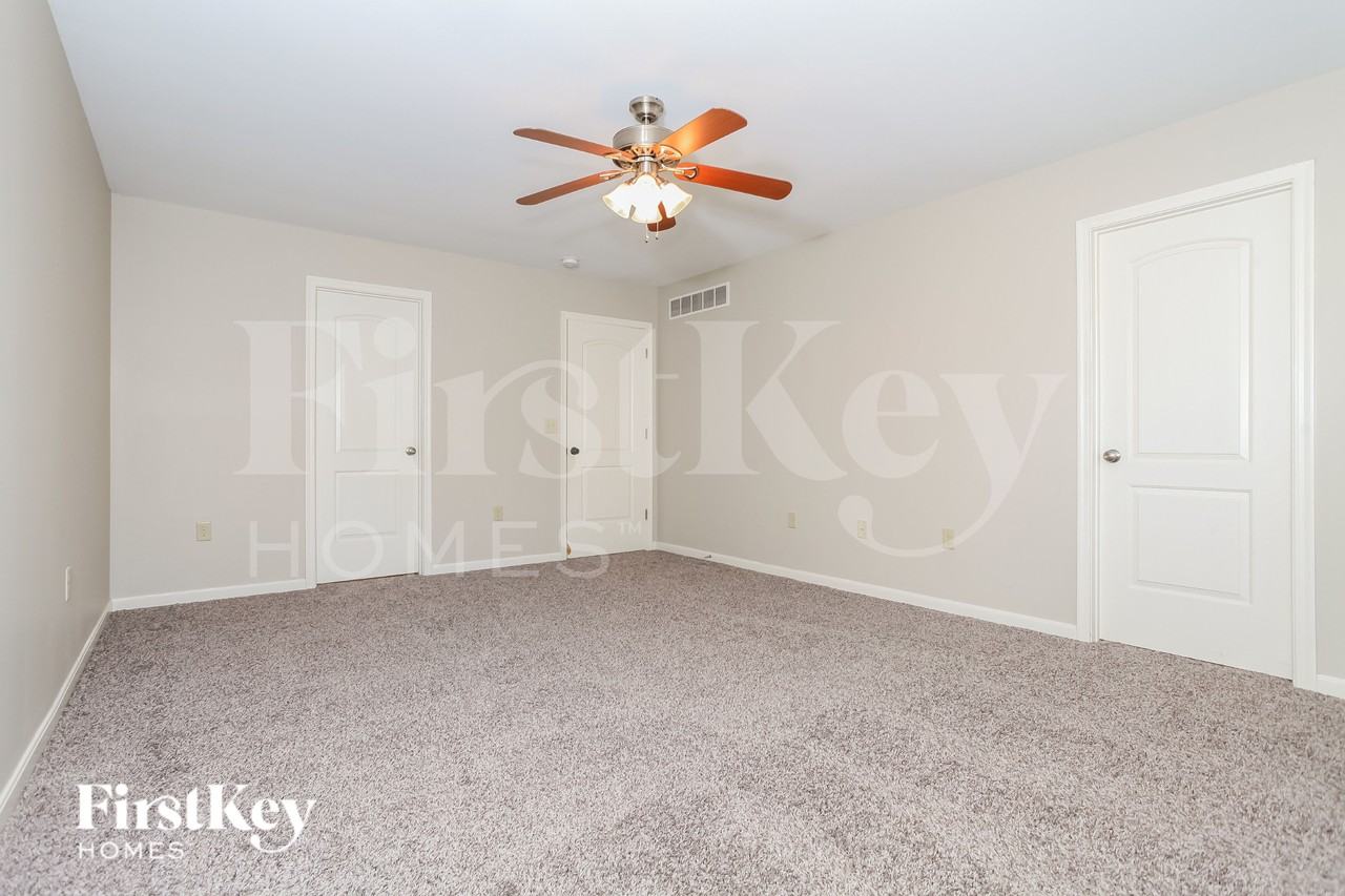 2724 Parkerridge Dr - Photo 4 of 15
