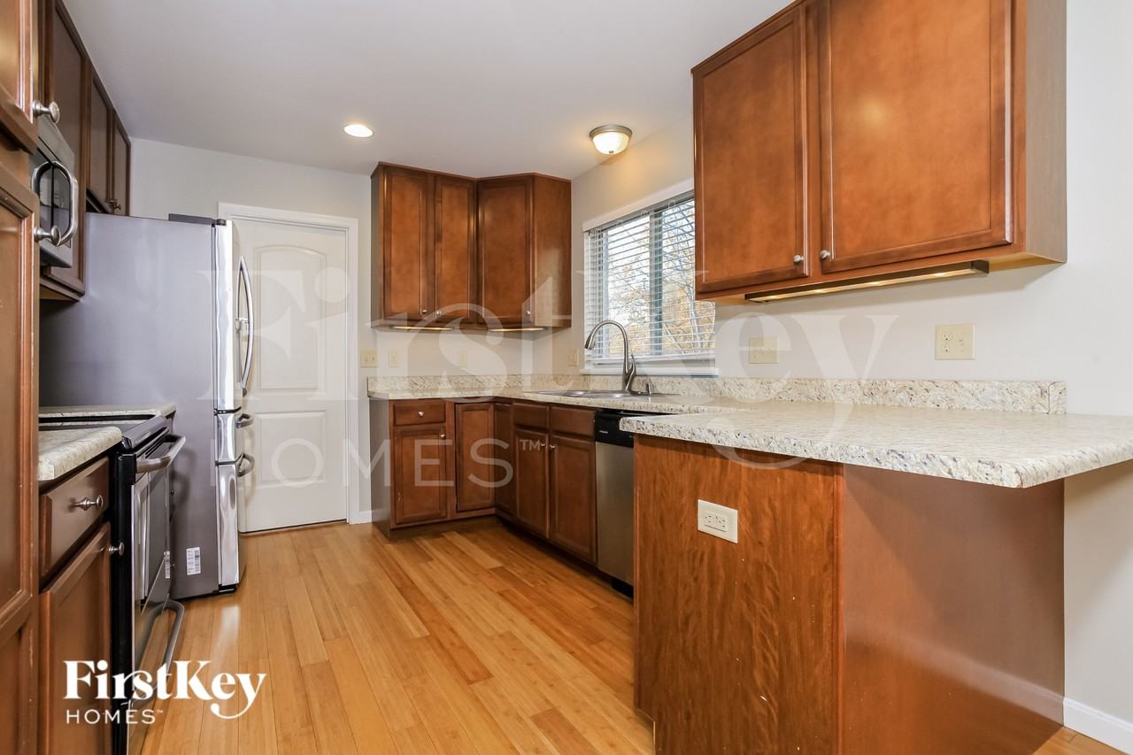 2724 Parkerridge Dr - Photo 5 of 15