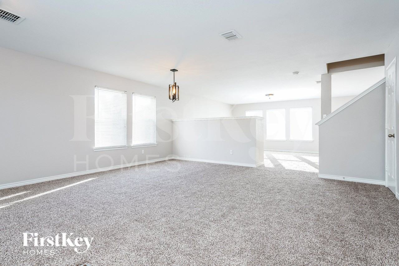 1343 Foster St - Photo 3 of 15