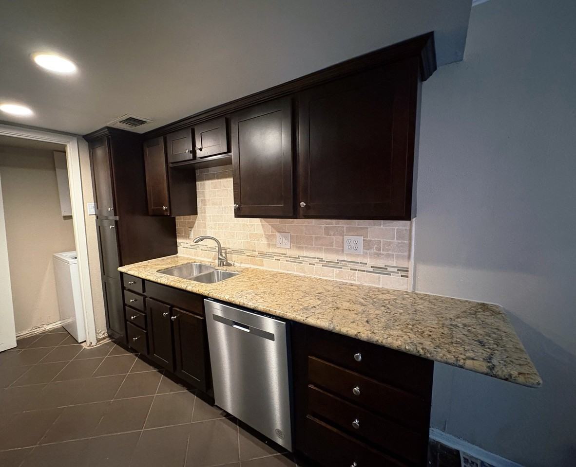 919 S Weatherred Dr #135 - Photo 7 of 10