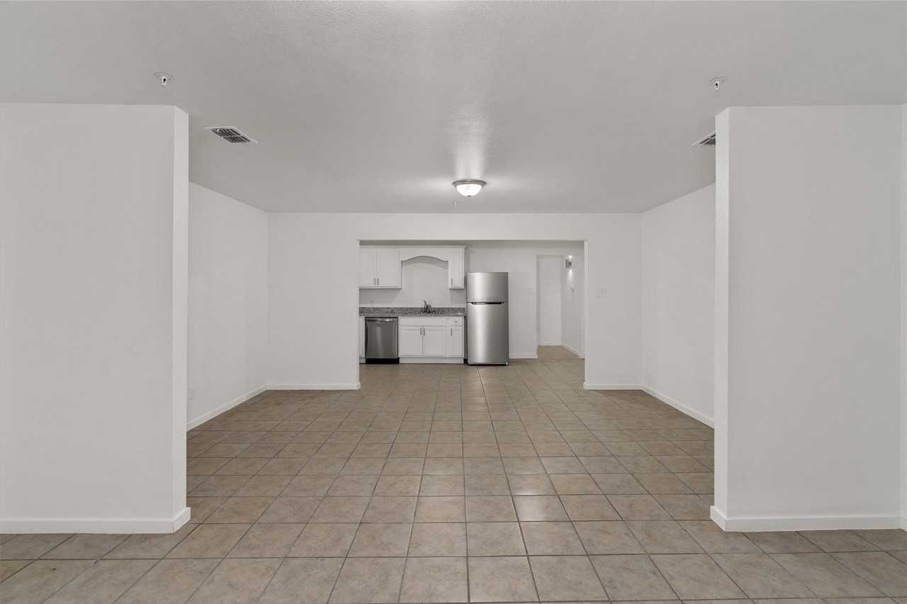 316 W 7th St #104 - Photo 4 of 13