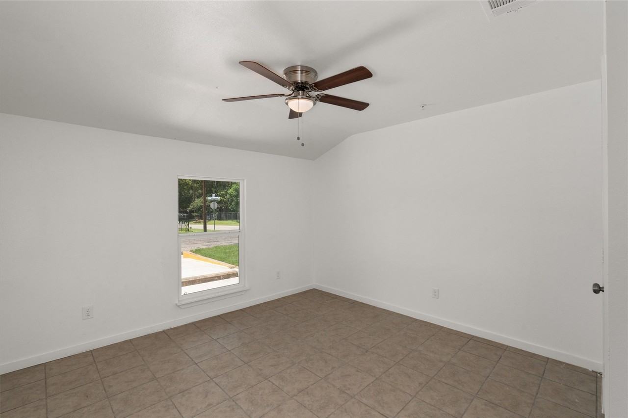 316 W 7th St #104 - Photo 5 of 13