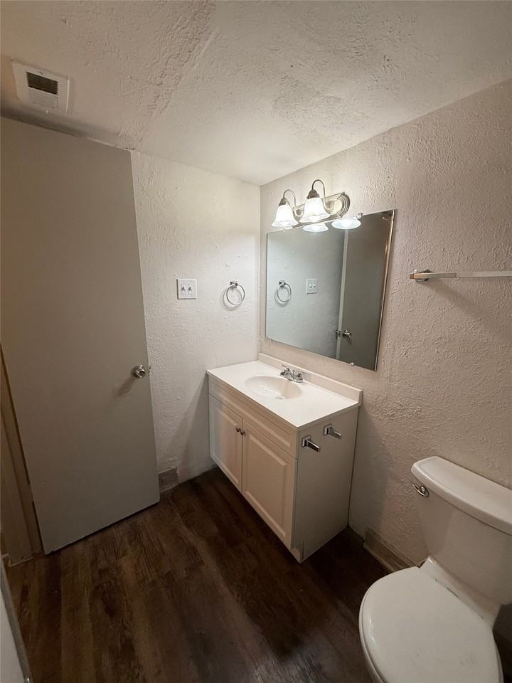 3627 Almazan Dr #117 - Photo 4 of 6