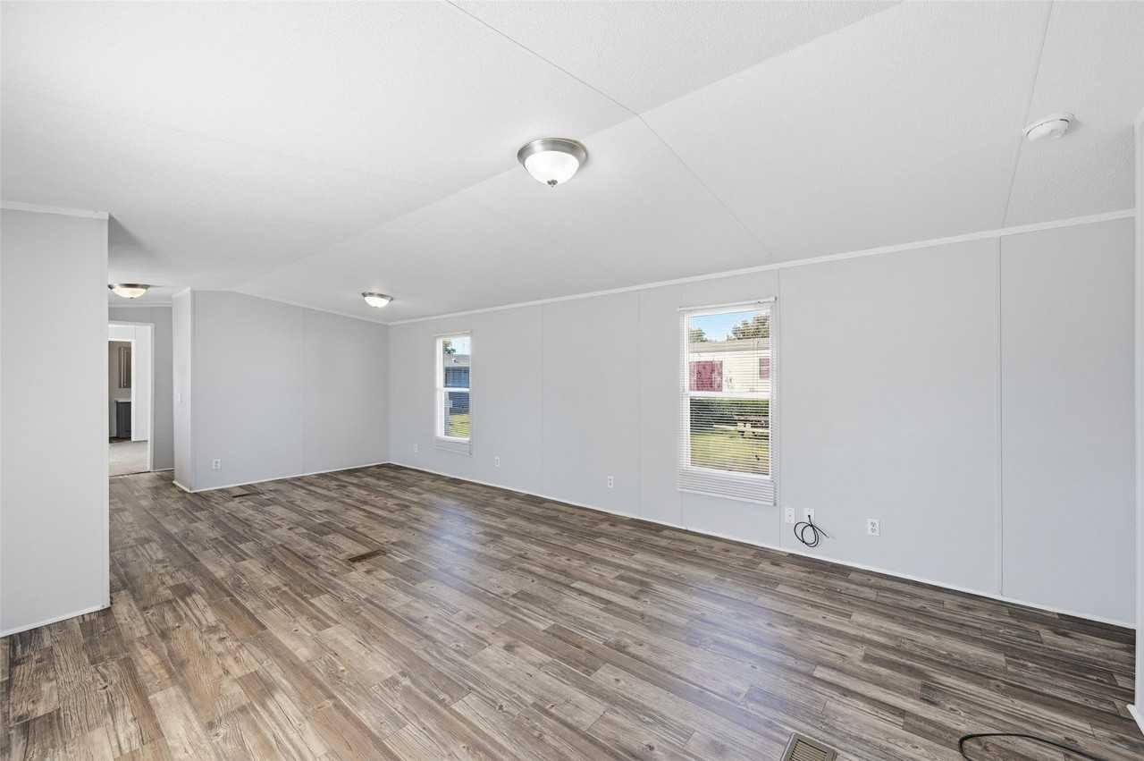 607 Keats Rd - Photo 6 of 27