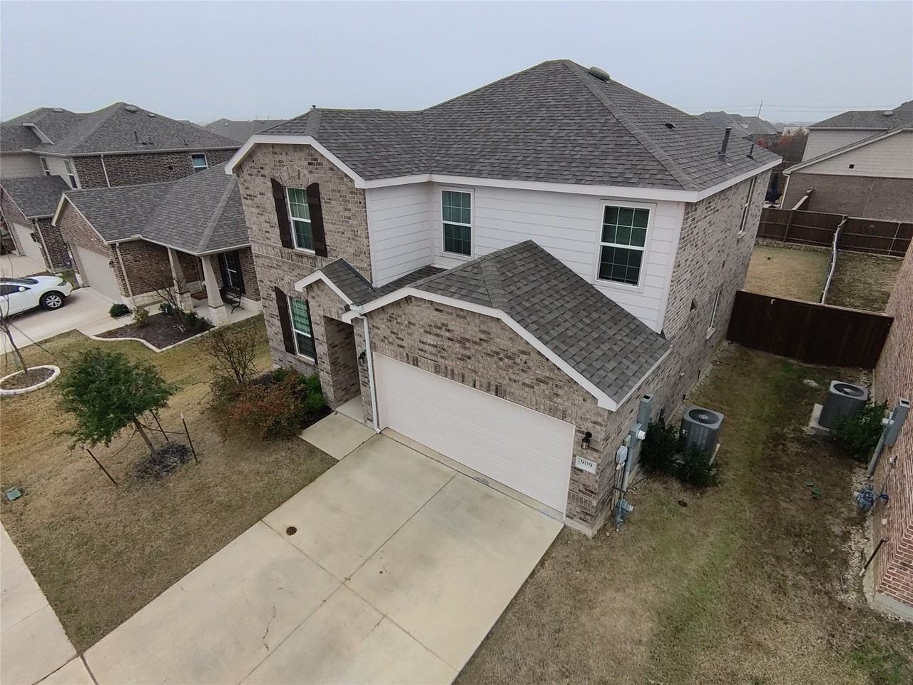 909 Cormorant St - Photo 2 of 25