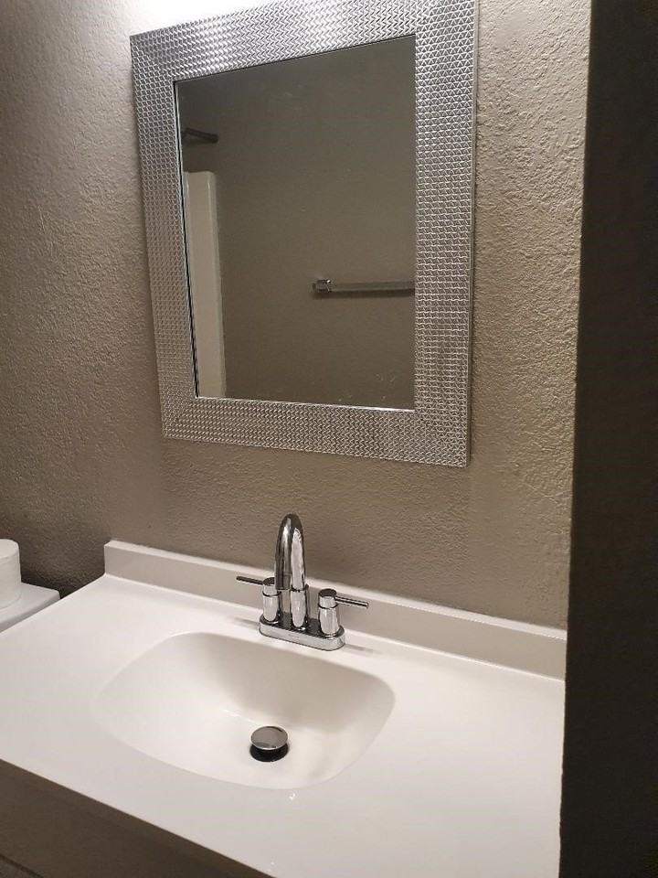 9801 Sycamore Dr - Photo 2 of 5