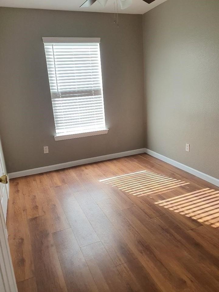9801 Sycamore Dr - Photo 3 of 5