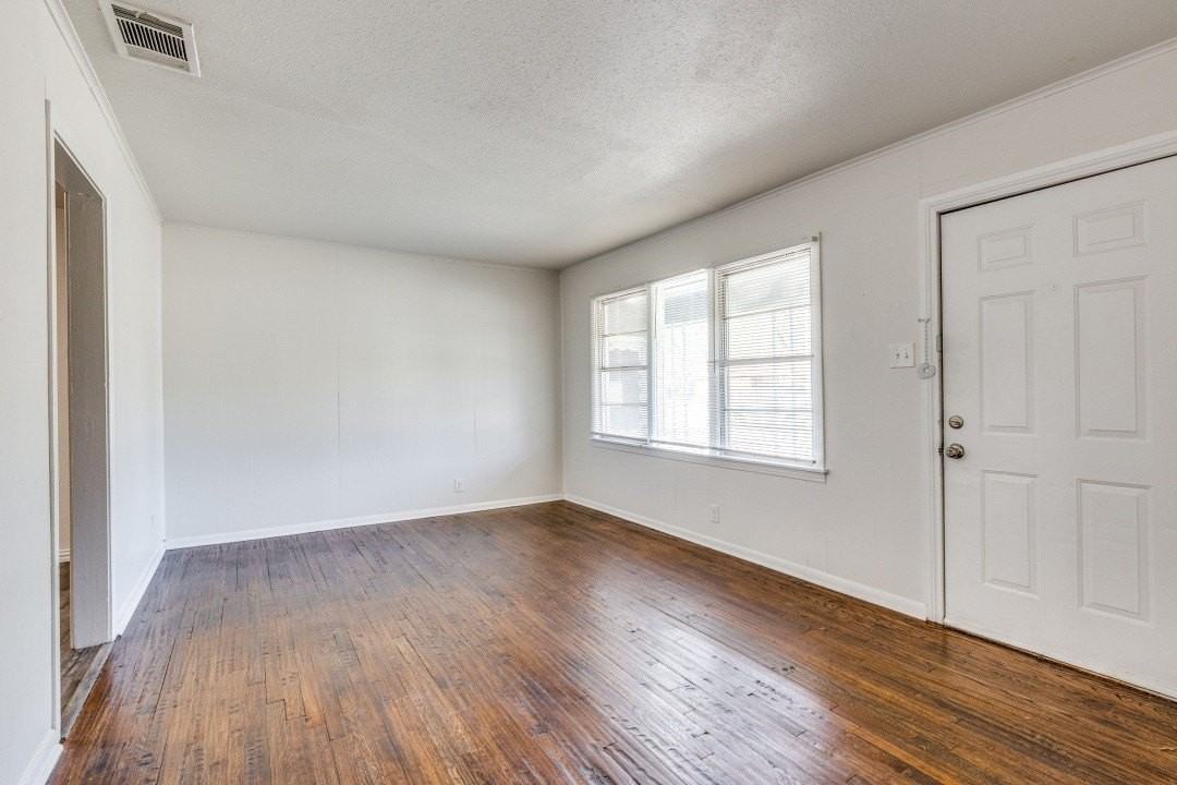 4256 Standish Rd - Photo 2 of 12