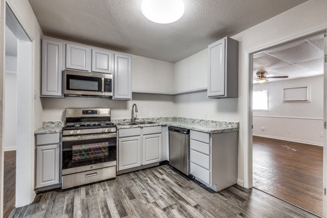 4256 Standish Rd - Photo 3 of 12