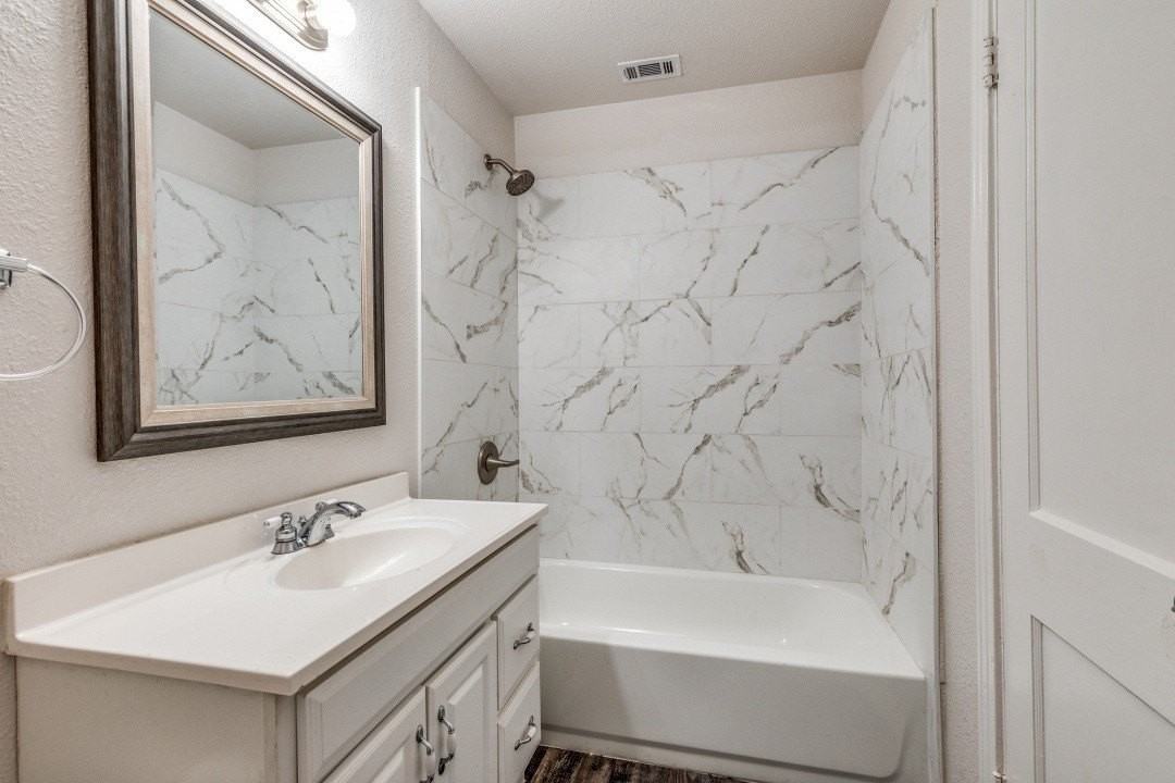 4256 Standish Rd - Photo 6 of 12