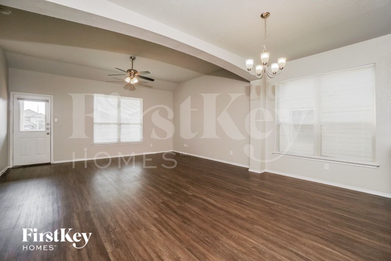 5702 Acacia Farm - Photo 3 of 16