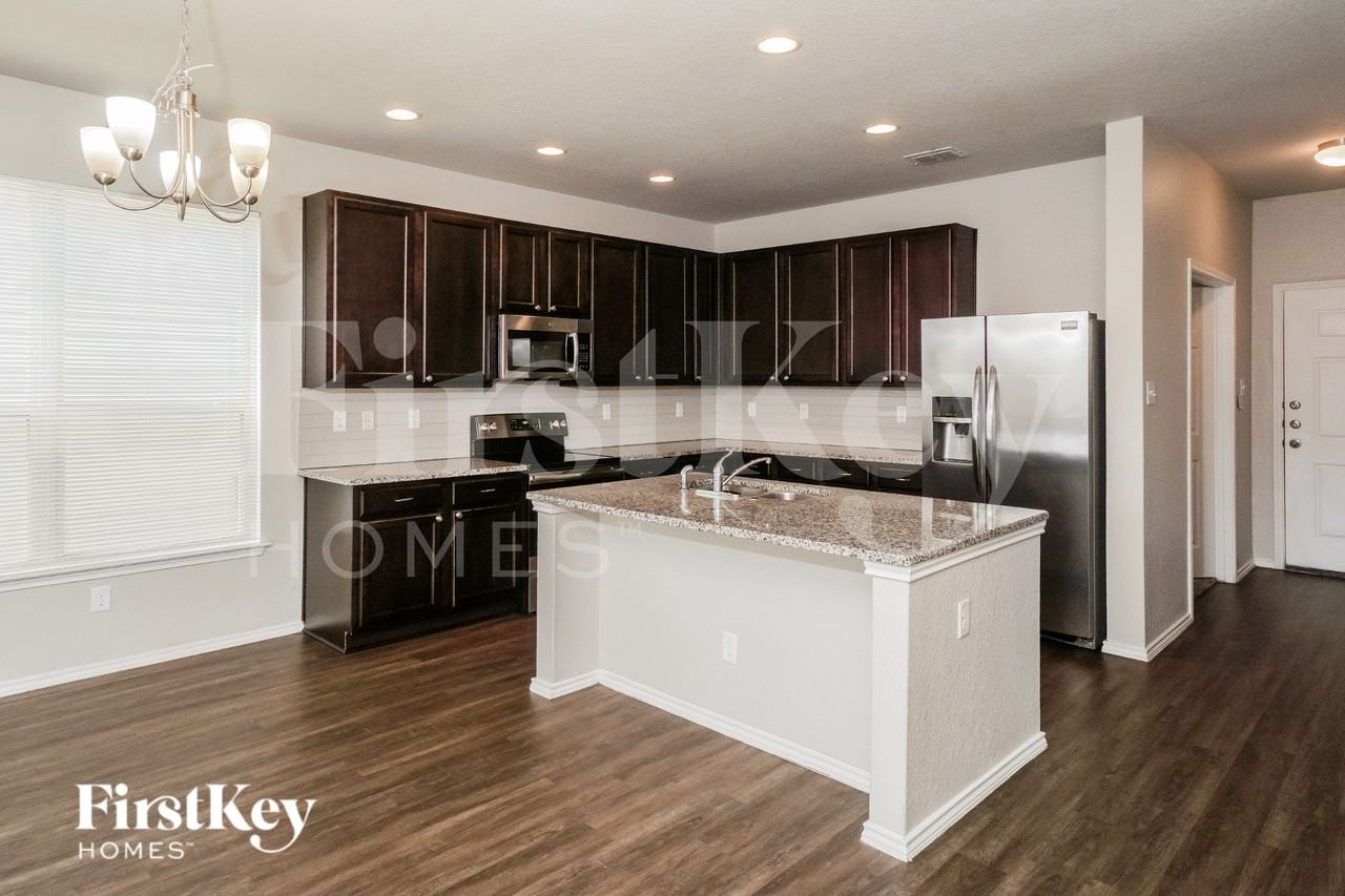 5702 Acacia Farm - Photo 4 of 16