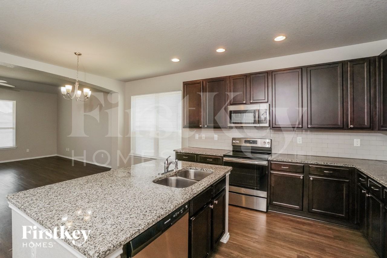 5702 Acacia Farm - Photo 5 of 16