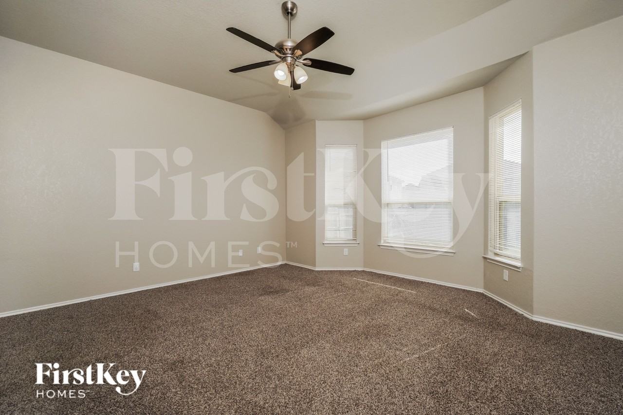 5702 Acacia Farm - Photo 6 of 16