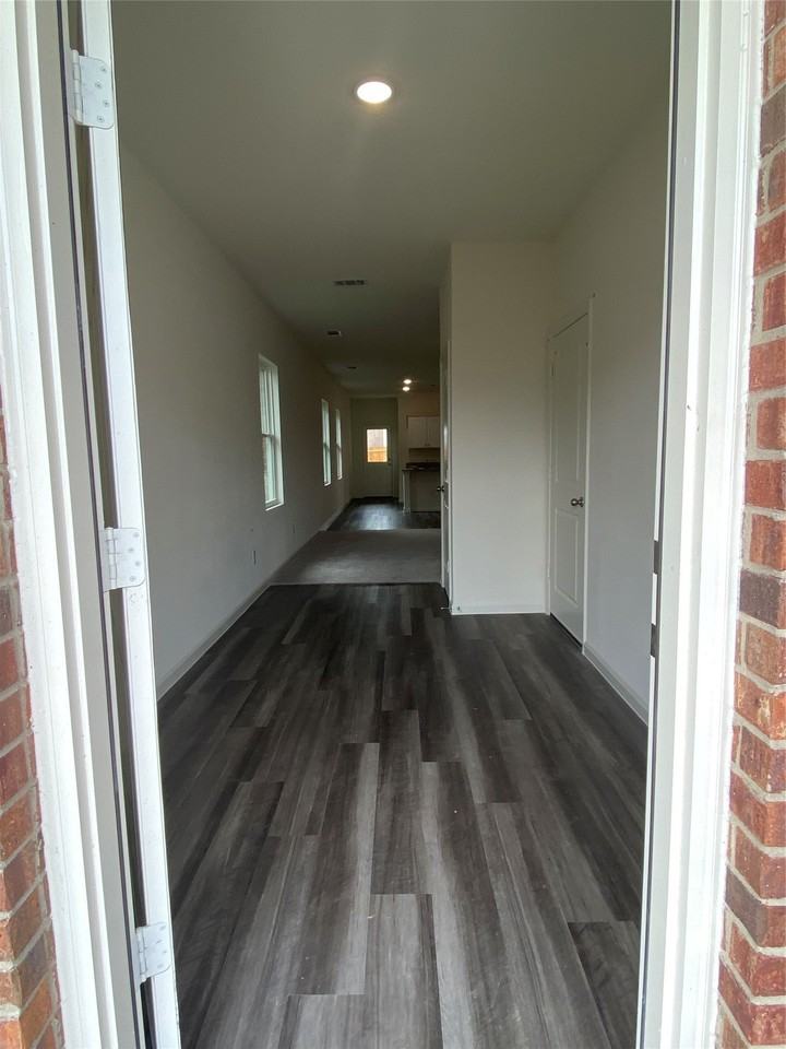 6309 Tropicana Ln - Photo 4 of 10