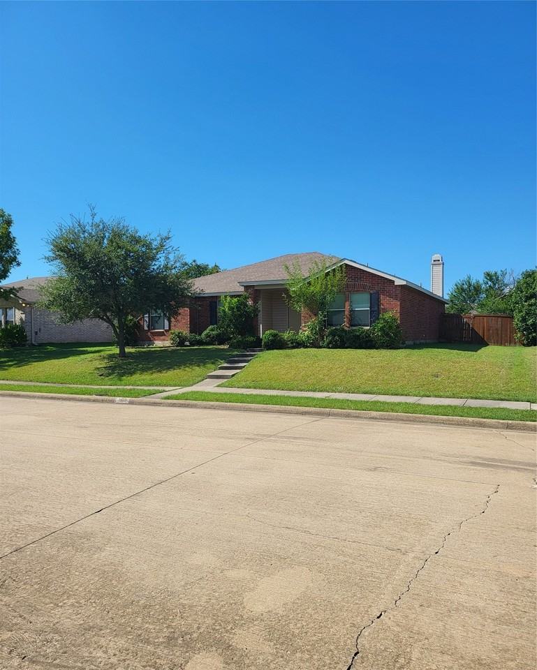 2513 Barksdale Dr - Photo 2 of 25