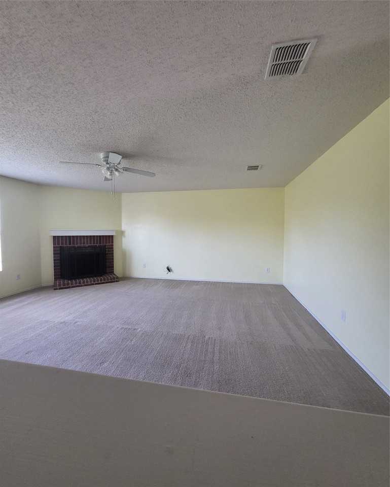 2513 Barksdale Dr - Photo 4 of 25