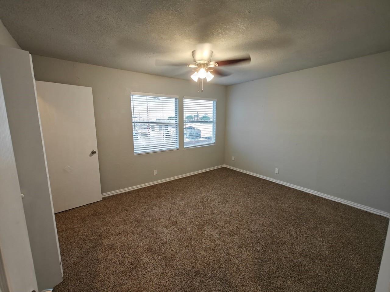 811 N Spears St #102 - Photo 6 of 11