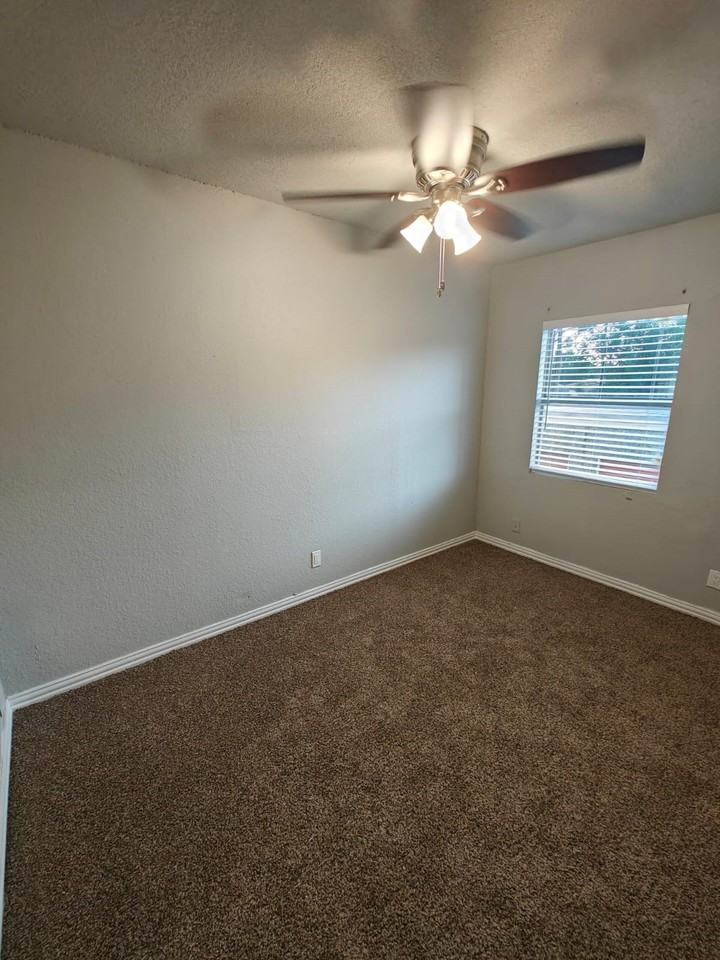 811 N Spears St #102 - Photo 7 of 11