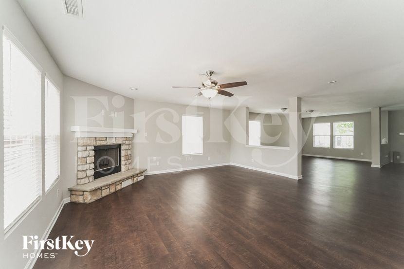 1431 Waterlily Ln - Photo 5 of 15
