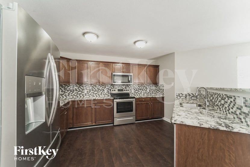 1431 Waterlily Ln - Photo 7 of 15