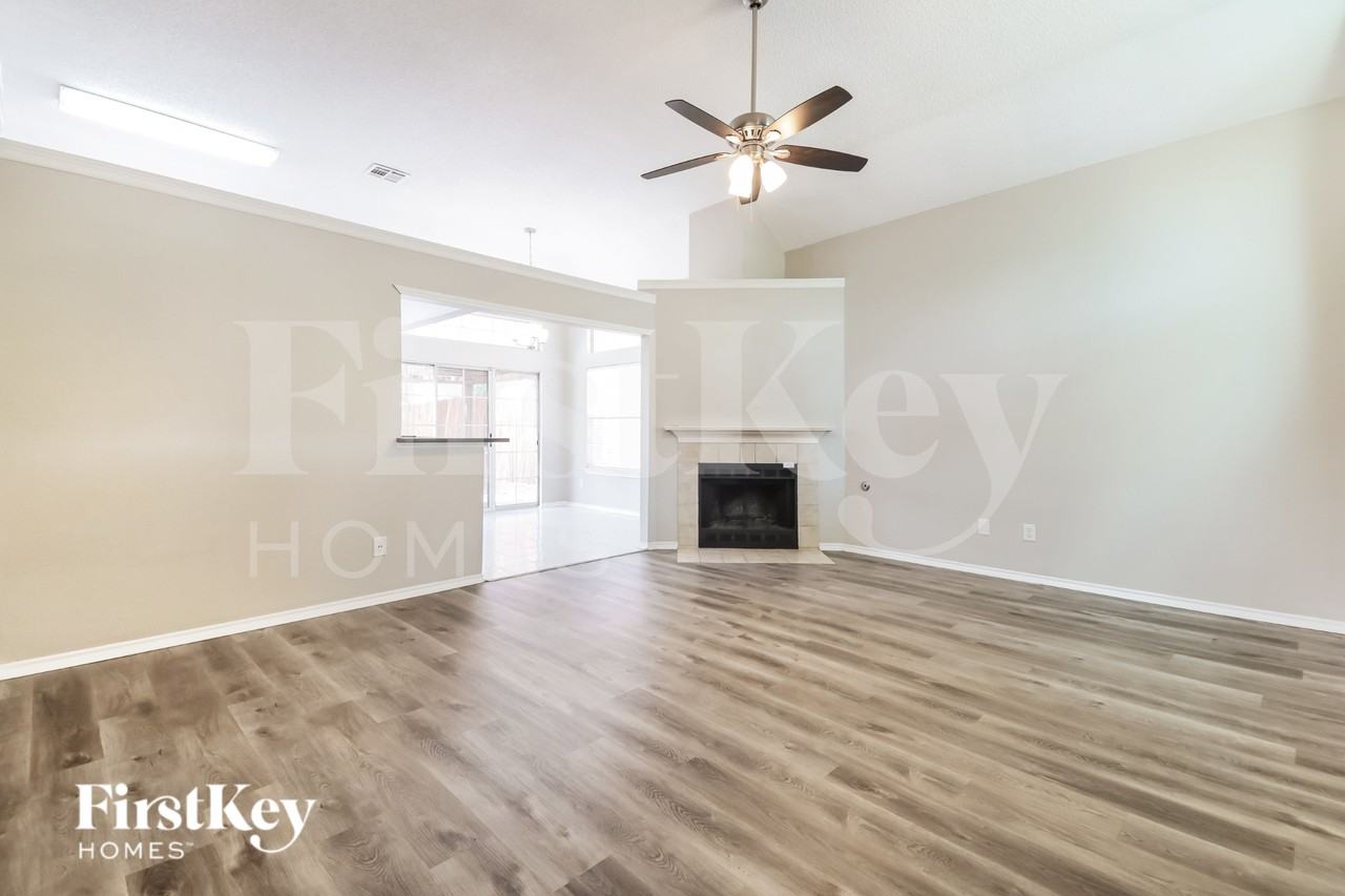 10116 Concord Dr - Photo 2 of 19