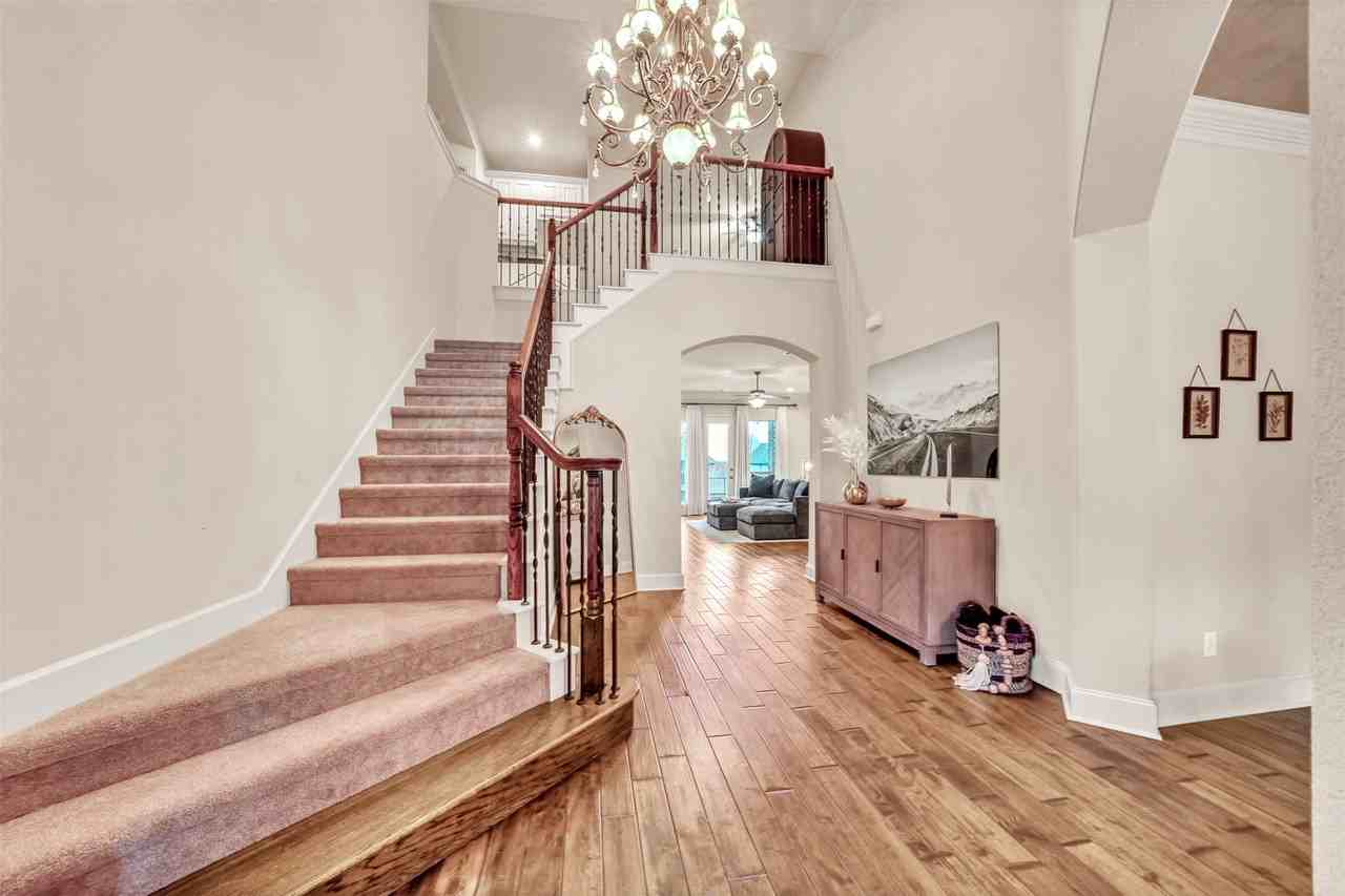5048 Exposition Way - Photo 4 of 40