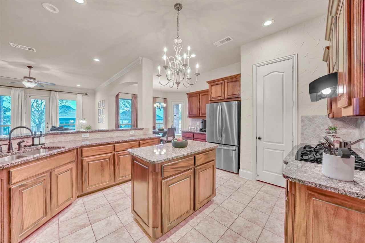 5048 Exposition Way - Photo 5 of 40