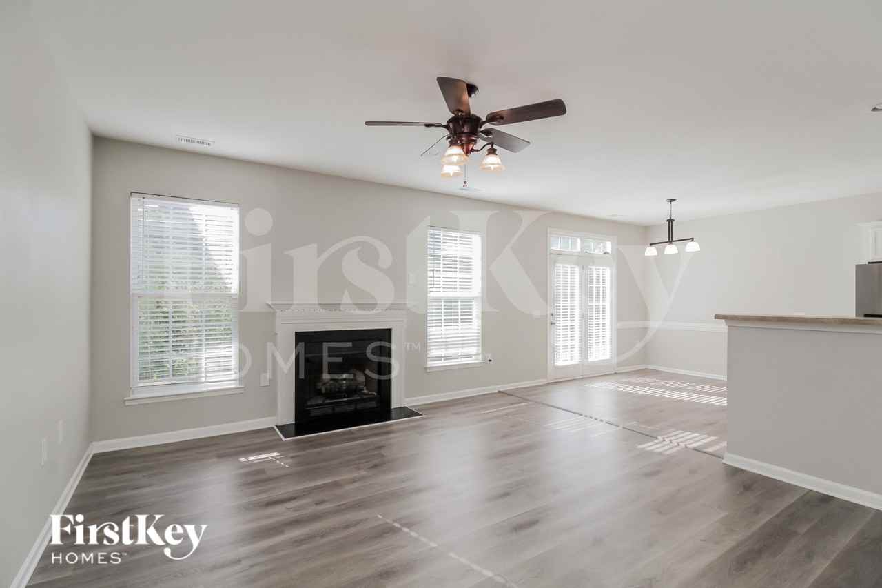 4017 Eastford Ct - Photo 3 of 16
