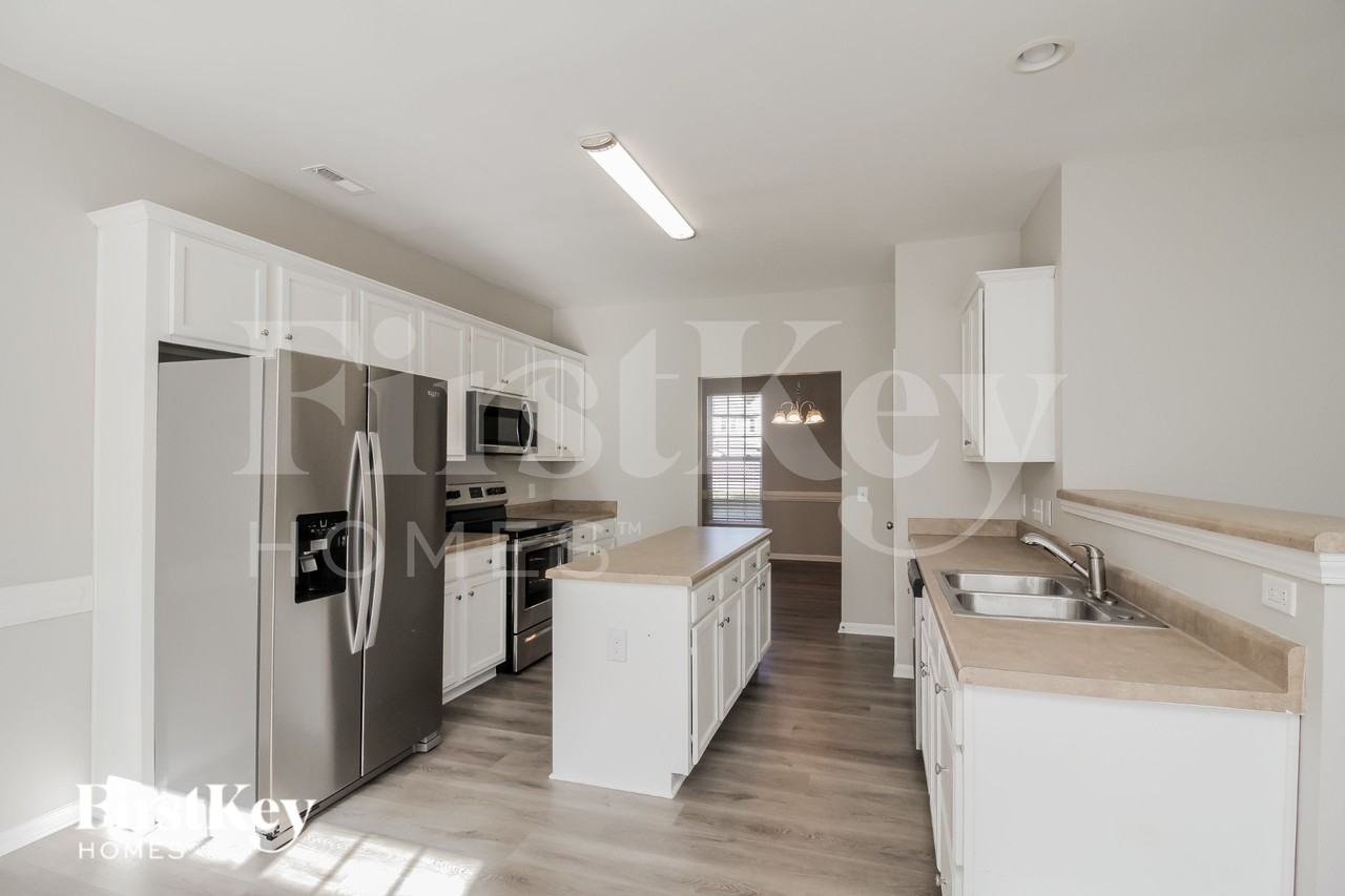 4017 Eastford Ct - Photo 5 of 16