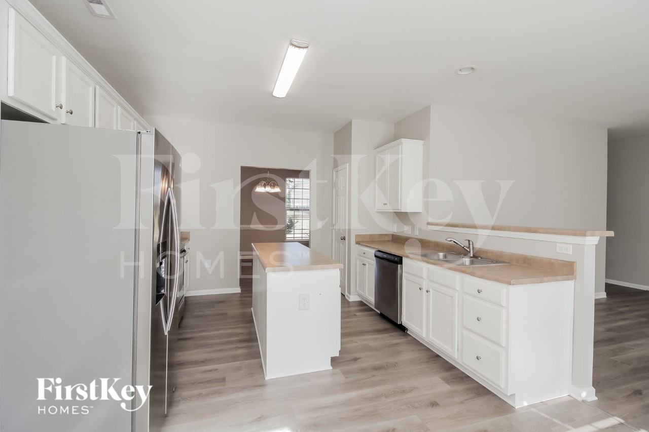 4017 Eastford Ct - Photo 6 of 16