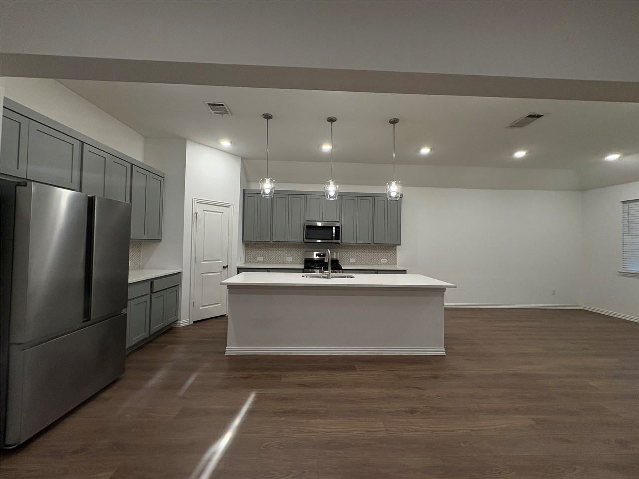 1736 Everglades Dr - Photo 2 of 17