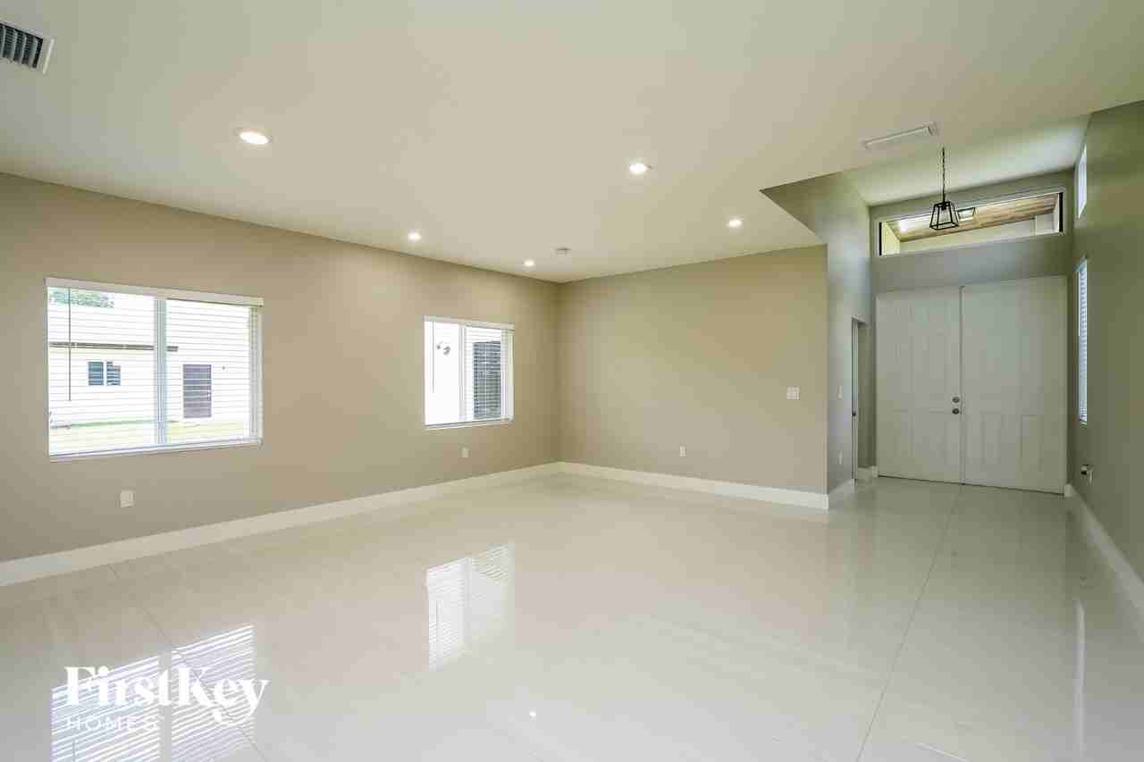 314 Hamilton Ave - Photo 3 of 15