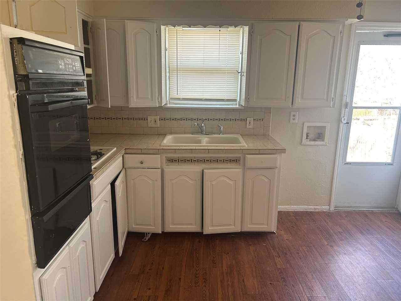 7831 Millstone Dr - Photo 3 of 7