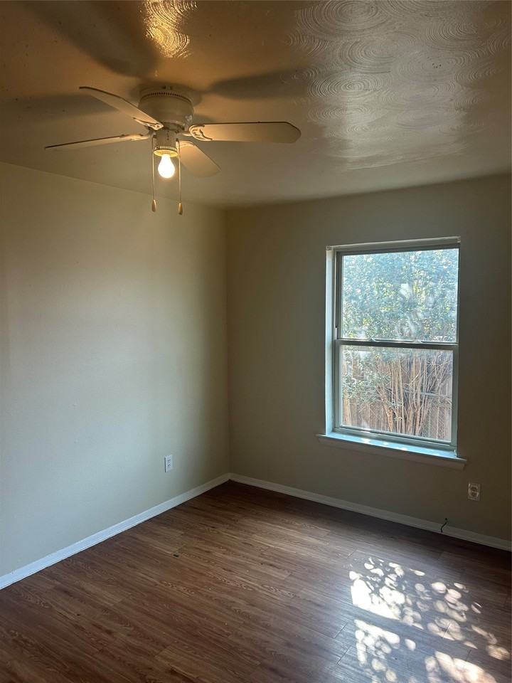 7831 Millstone Dr - Photo 4 of 7