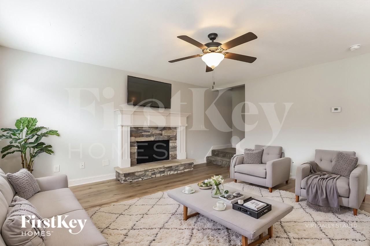 537 Cambridge Farms Dr - Photo 4 of 18
