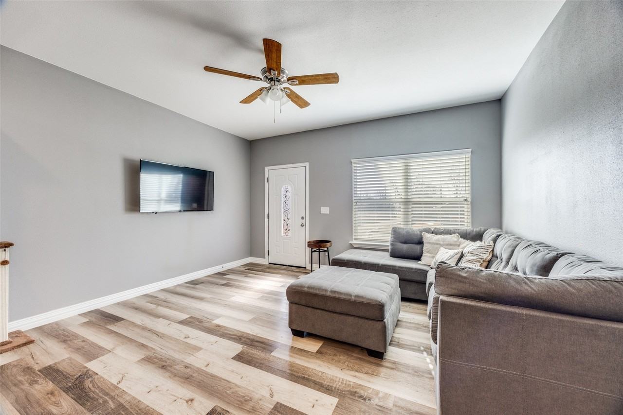 1429 E Odneal St - Photo 2 of 12