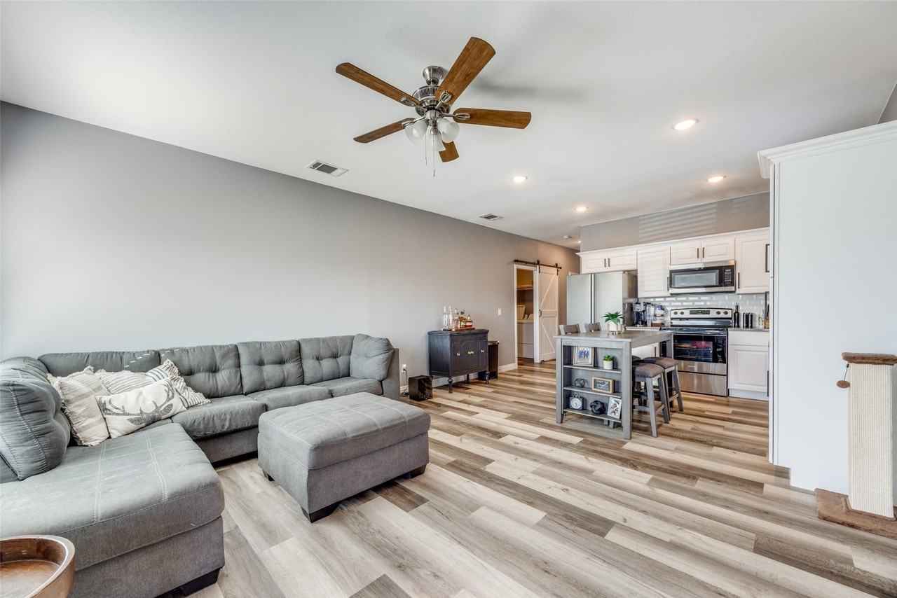 1429 E Odneal St - Photo 3 of 12