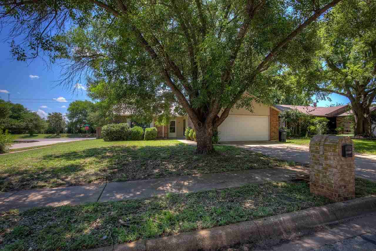 7801 Summerglen Rd - Photo 3 of 40