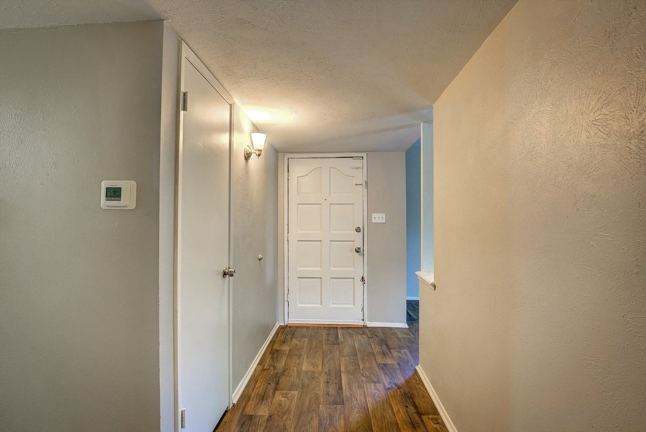 7801 Summerglen Rd - Photo 7 of 40