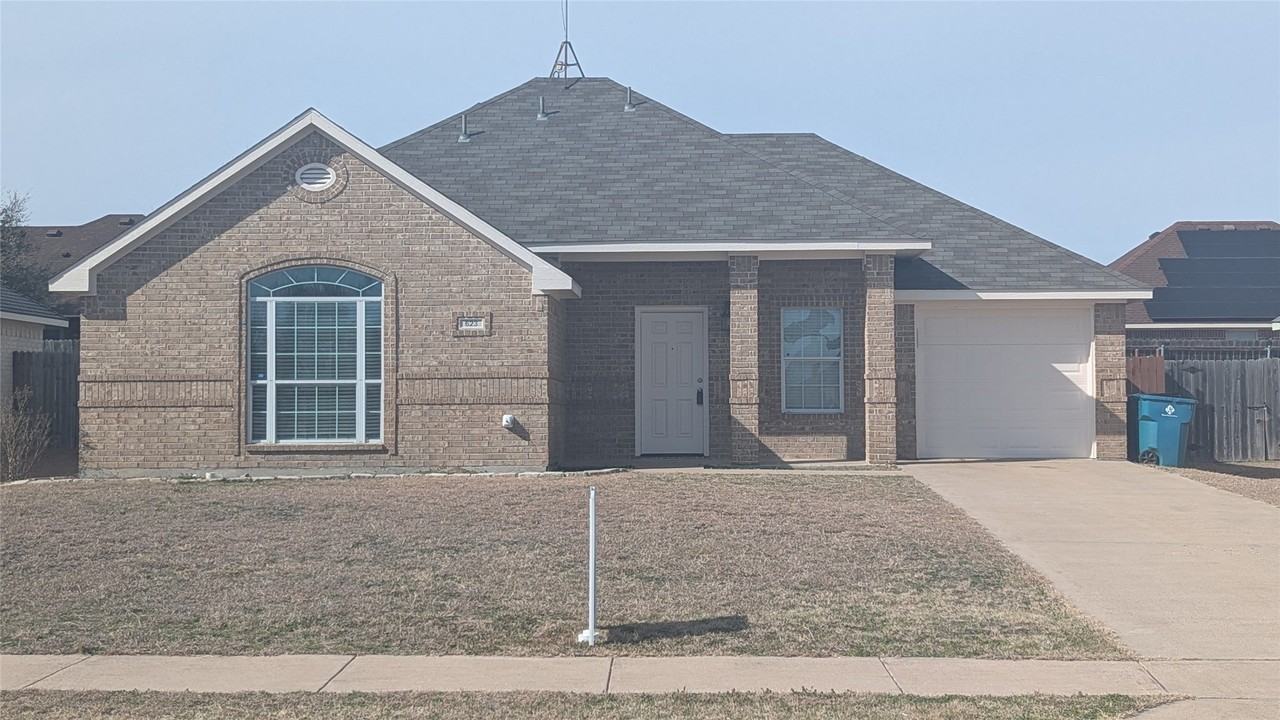 623 Antonio Ln - Photo 2 of 14