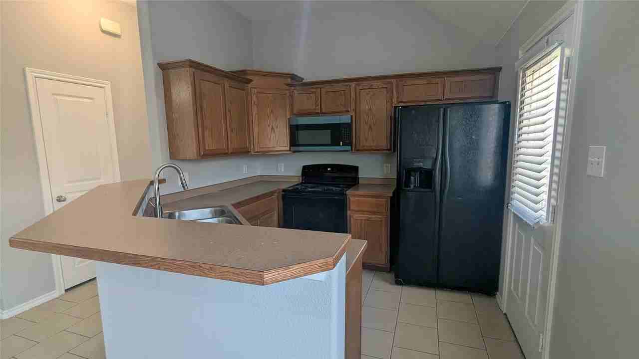 623 Antonio Ln - Photo 5 of 14