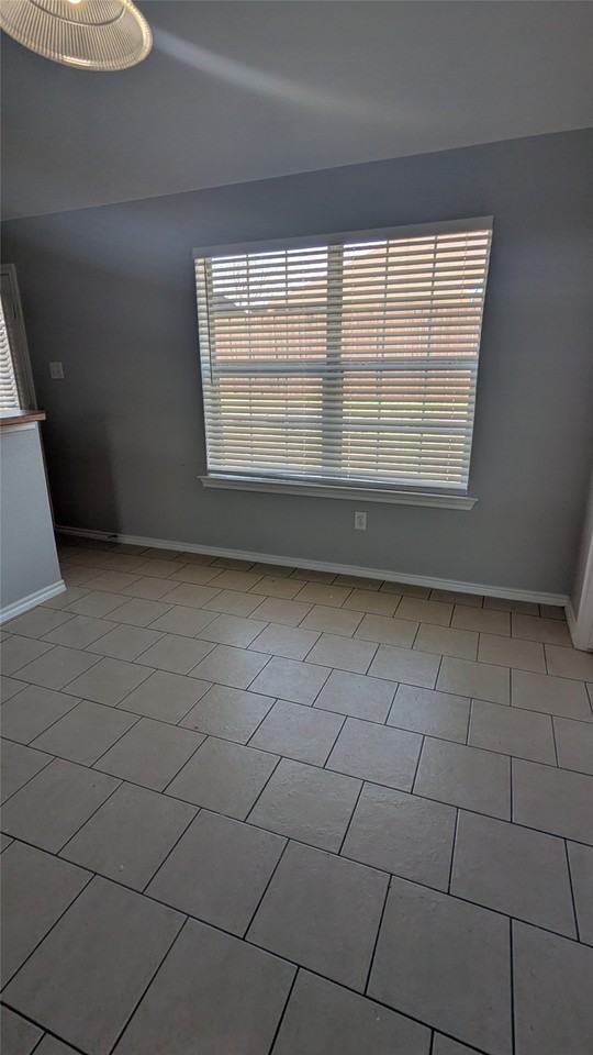 623 Antonio Ln - Photo 7 of 14