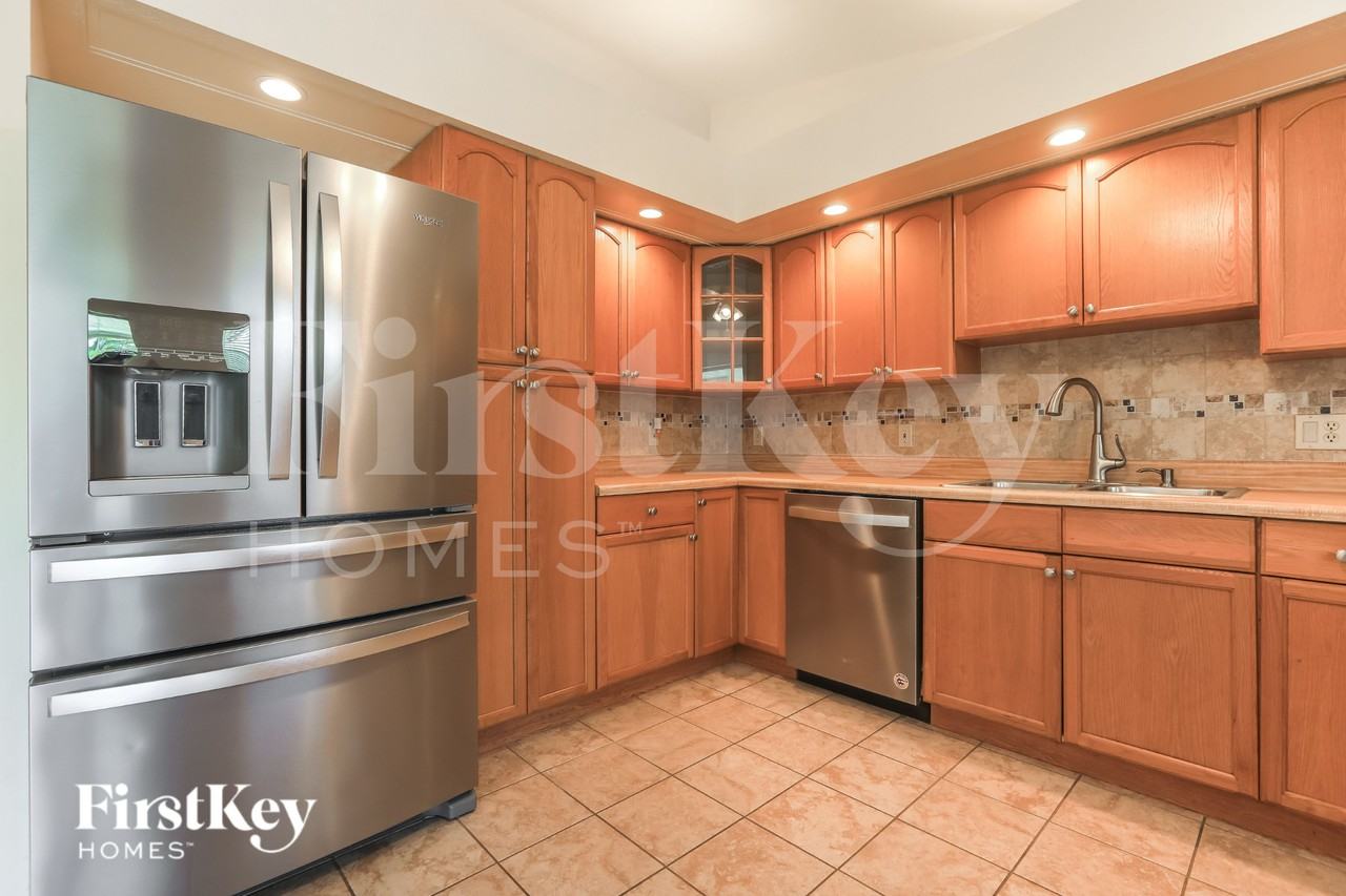 7116 Brandywine Dr - Photo 4 of 17